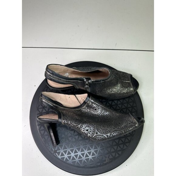 Nurture Black Gray Leather Open Toe Sandal Laser cut Sz 8.5 M - Picture 1 of 7